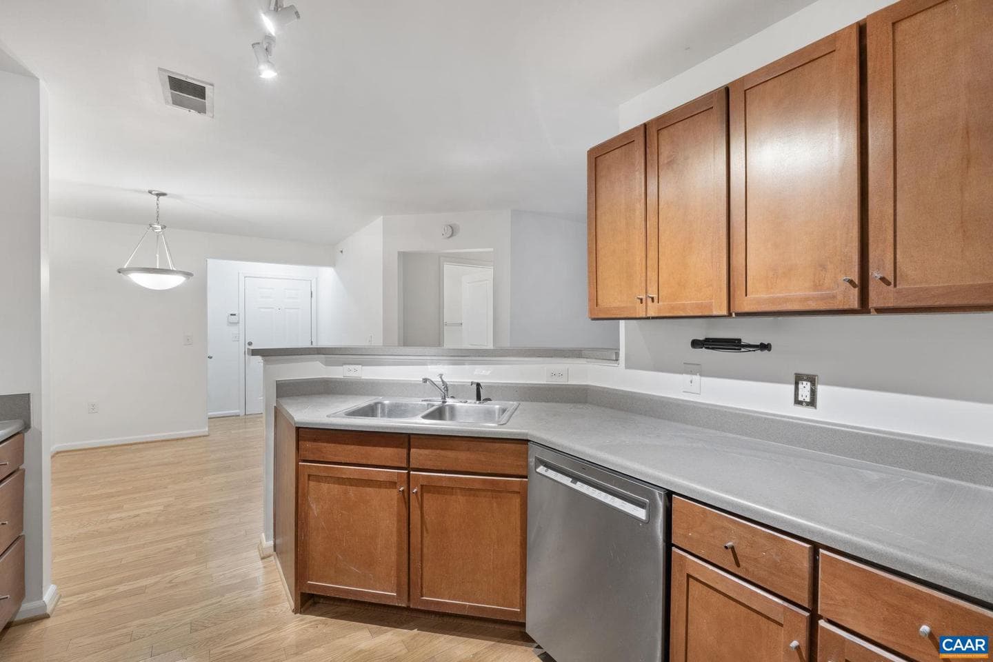 765 Walker Sq #1a photo 12