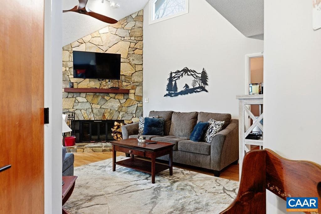 765 Laurelwood Condos photo 4