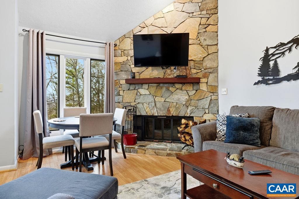 765 Laurelwood Condos photo 5