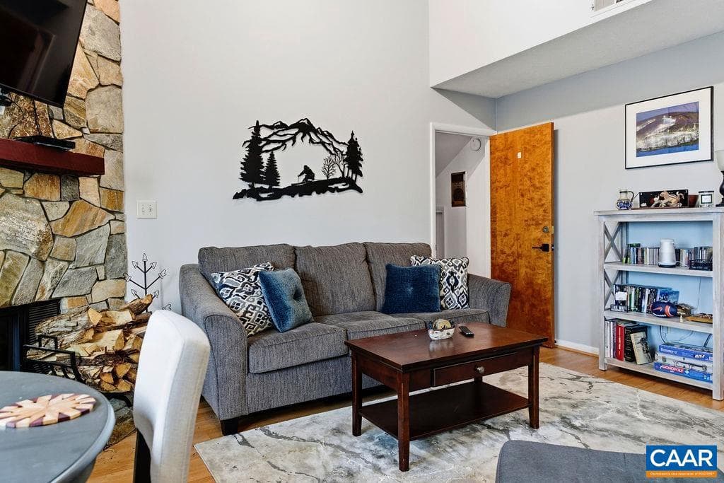 765 Laurelwood Condos photo 8