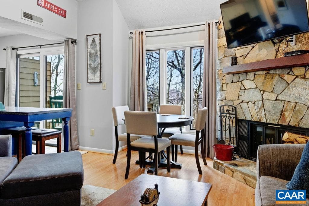 765 Laurelwood Condos photo 9