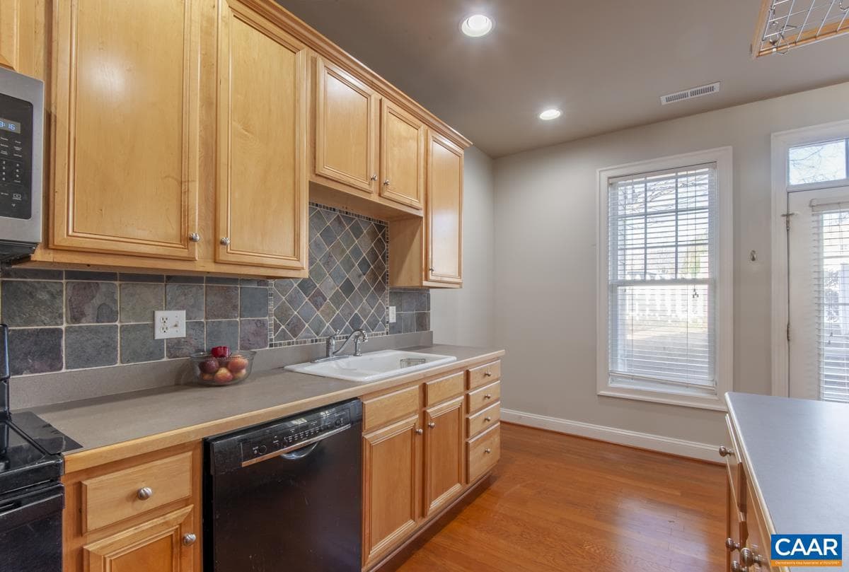 1140 Edmond Ct photo 16