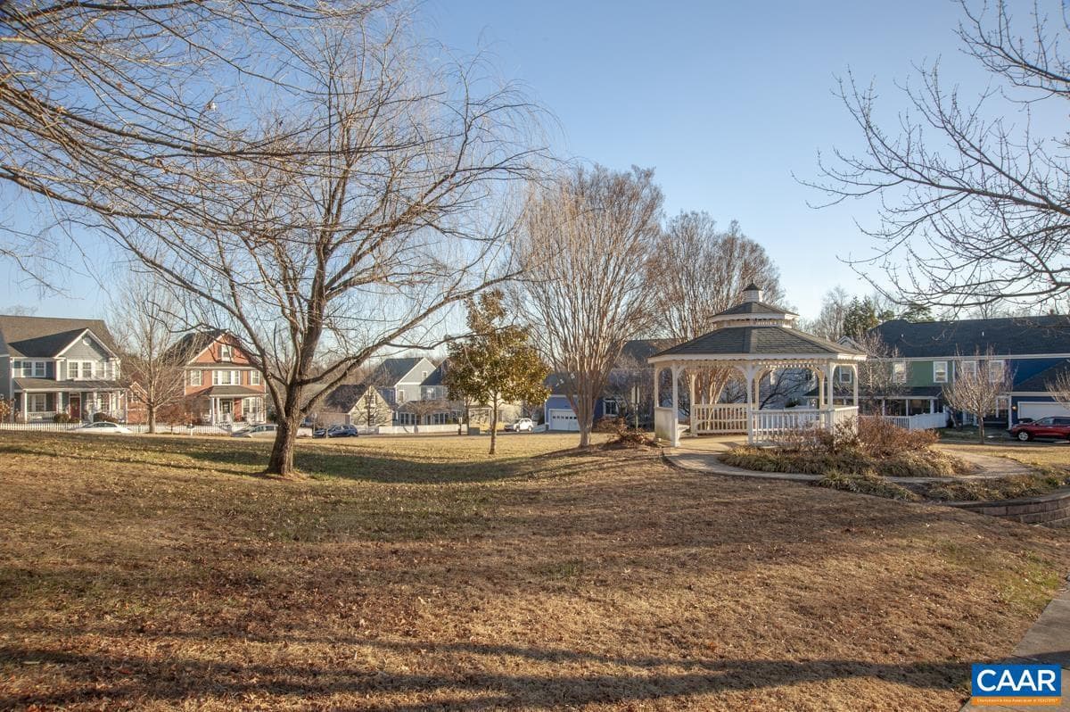 1140 Edmond Ct photo 2