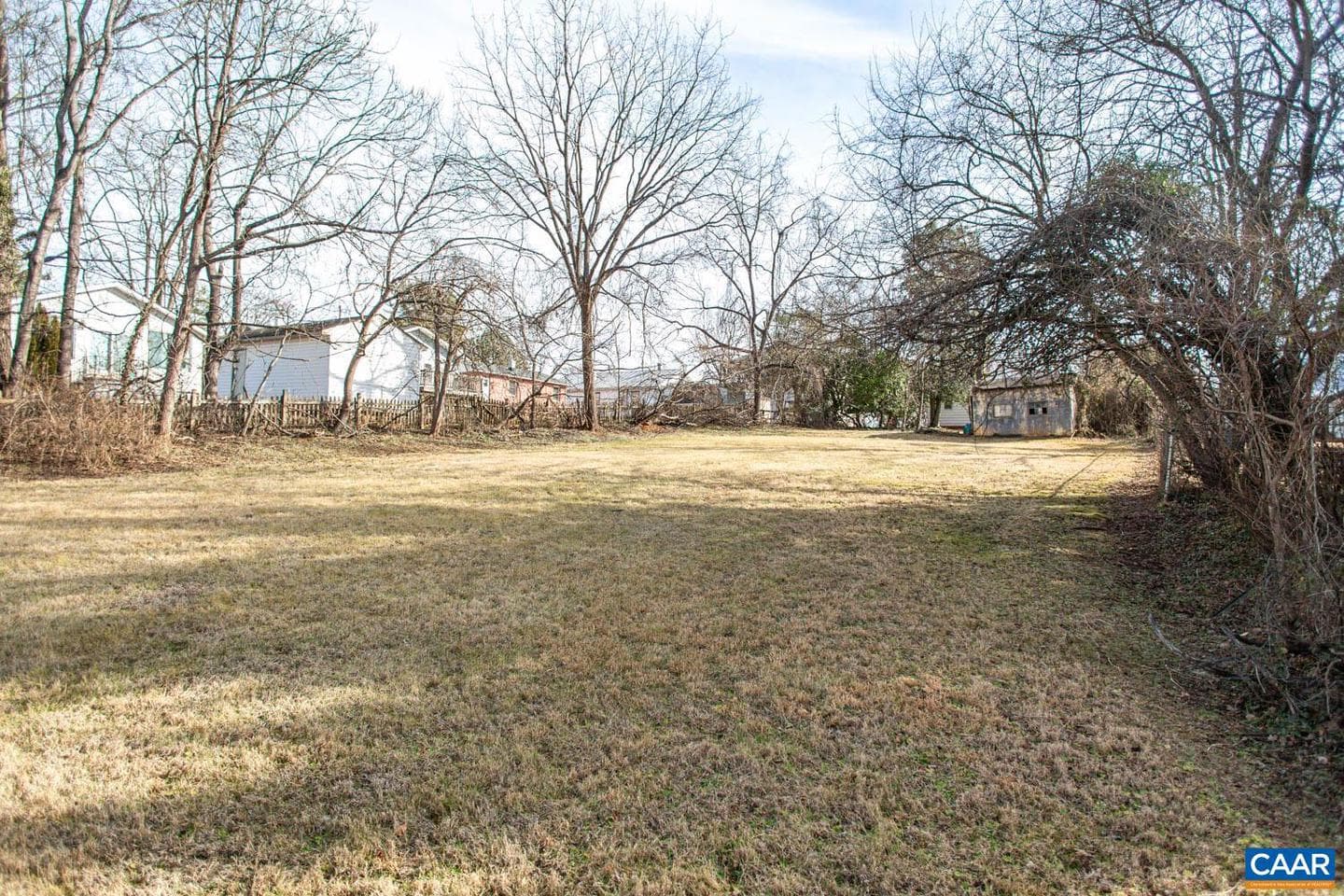 611 Rives St photo 10