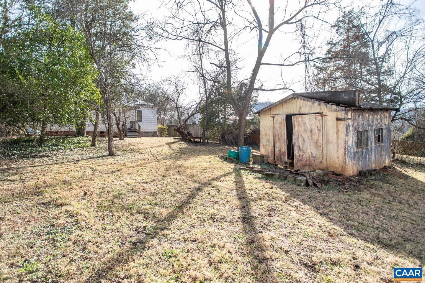611 Rives St photo 12