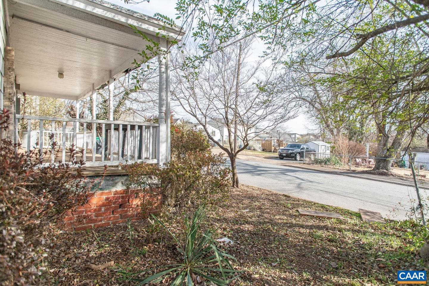 611 Rives St photo 16