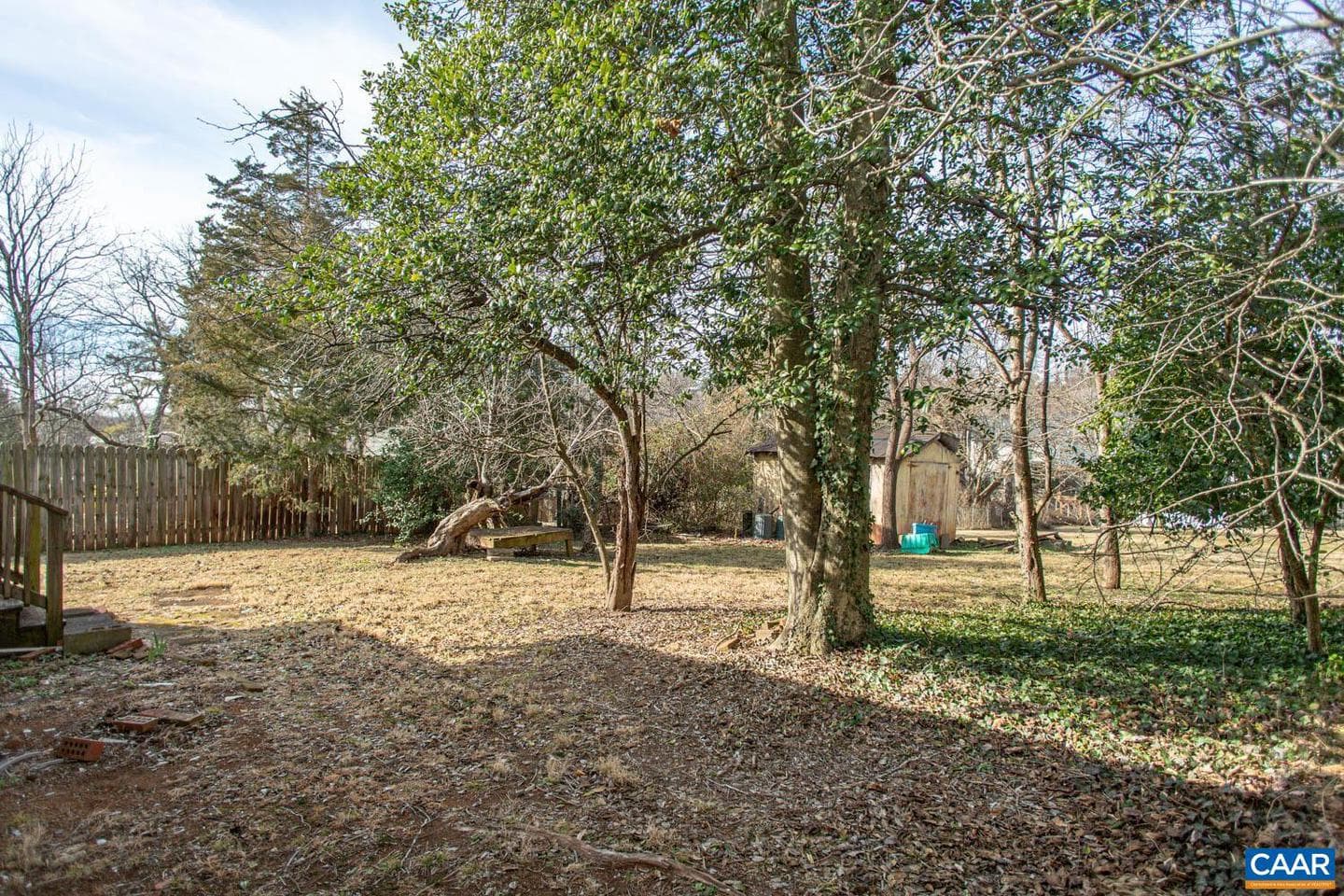 611 Rives St photo 5