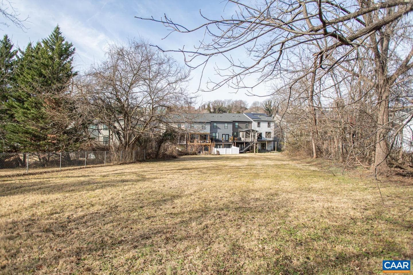 611 Rives St photo 7