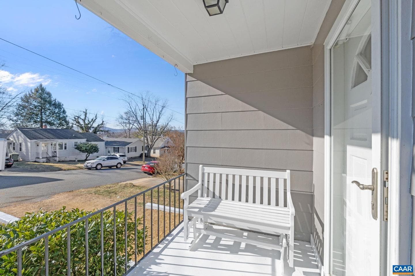 1007 Montrose Ave photo 4