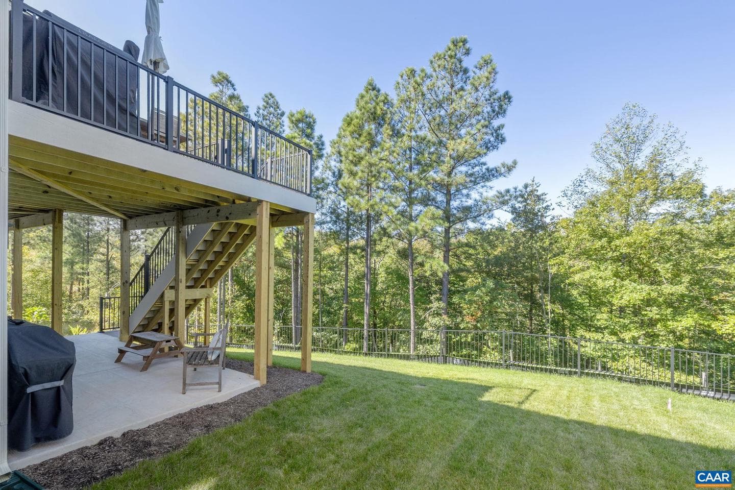 1169 Sablewood Dr photo 2
