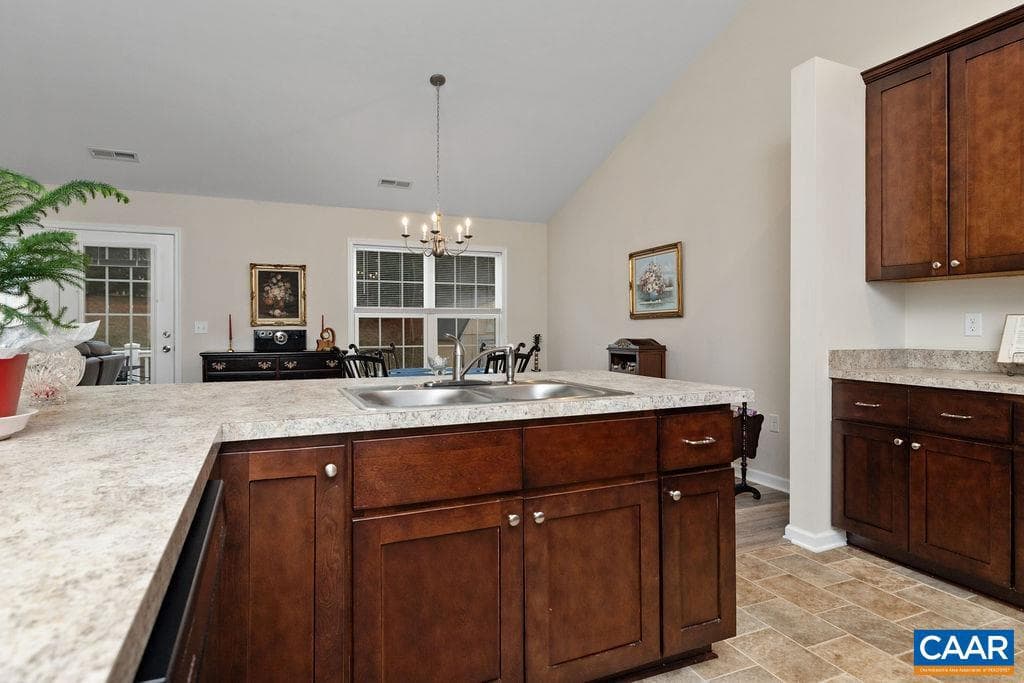 147 W Stratford Pl photo 11