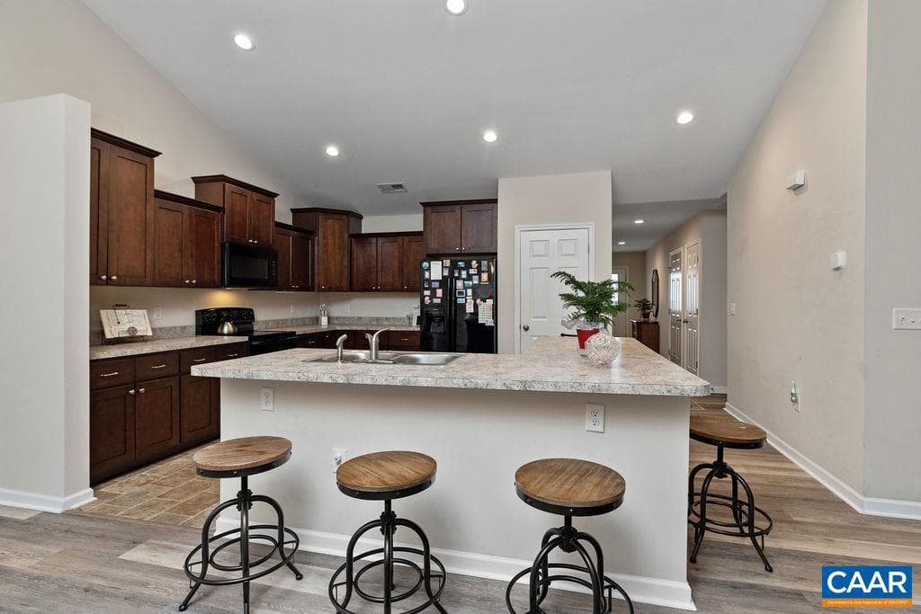 147 W Stratford Pl photo 8