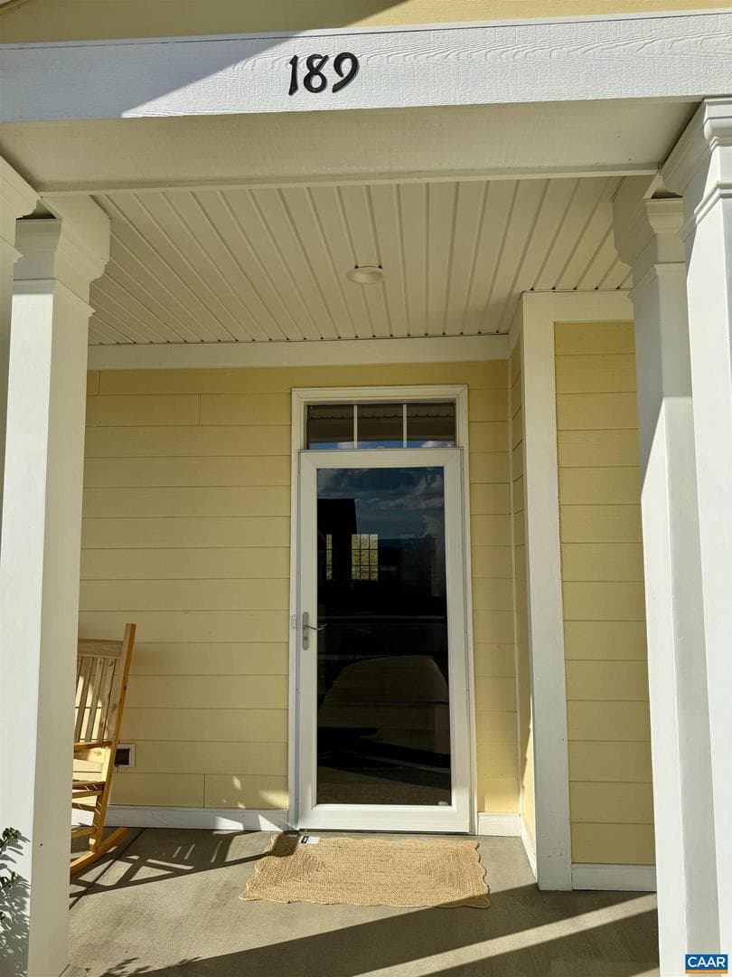 189 Windsor Dr photo 4