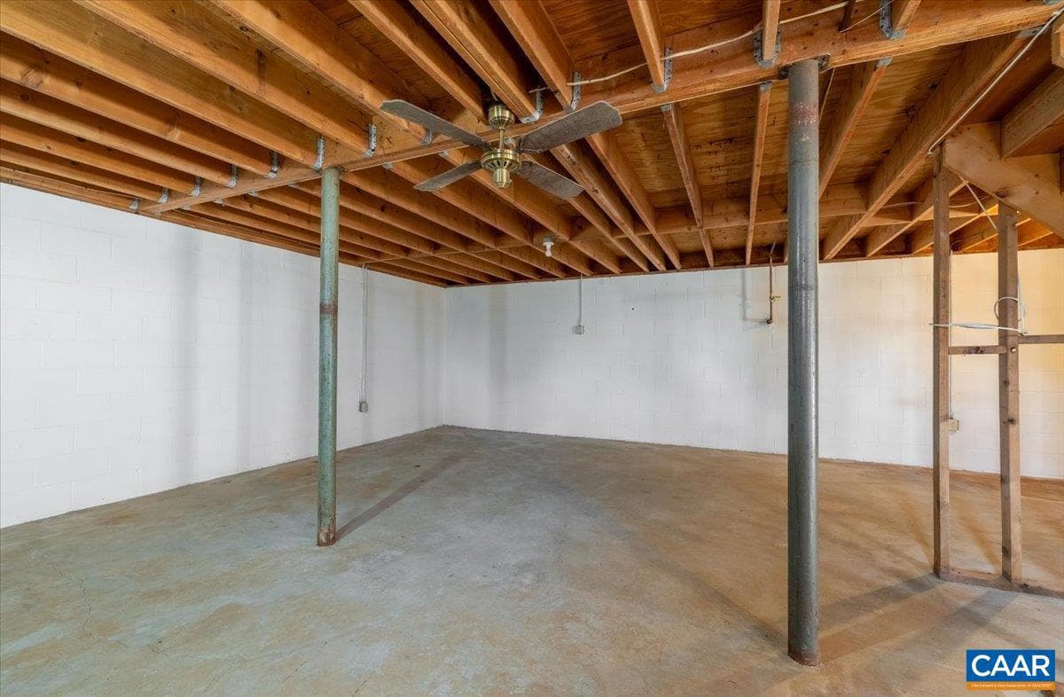 241 Fairlane Dr photo 31