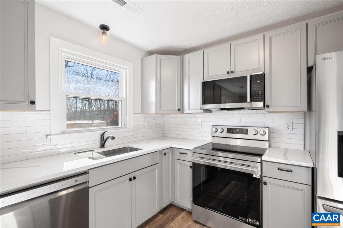 241 Fairlane Dr photo 8