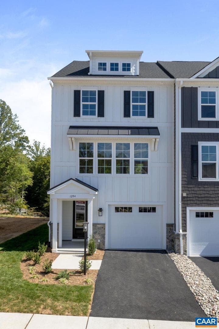 4046 Talen Ln photo 2