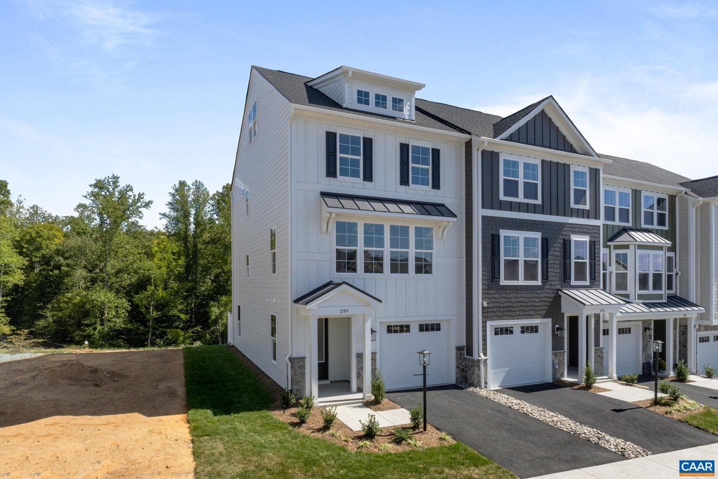 4046 Talen Ln photo 3