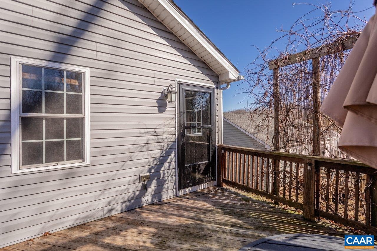445 Kirby Ave photo 30