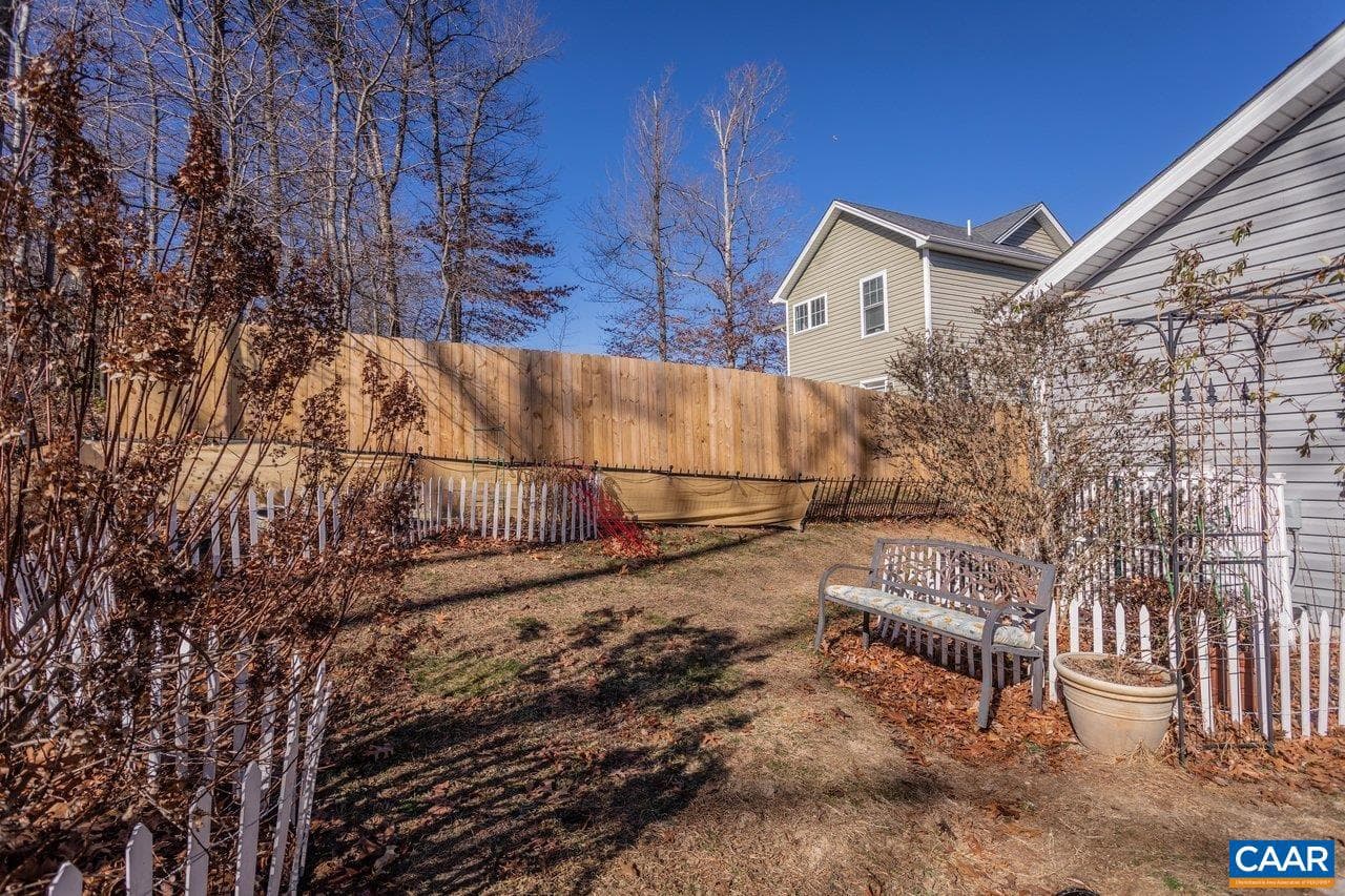 445 Kirby Ave photo 33