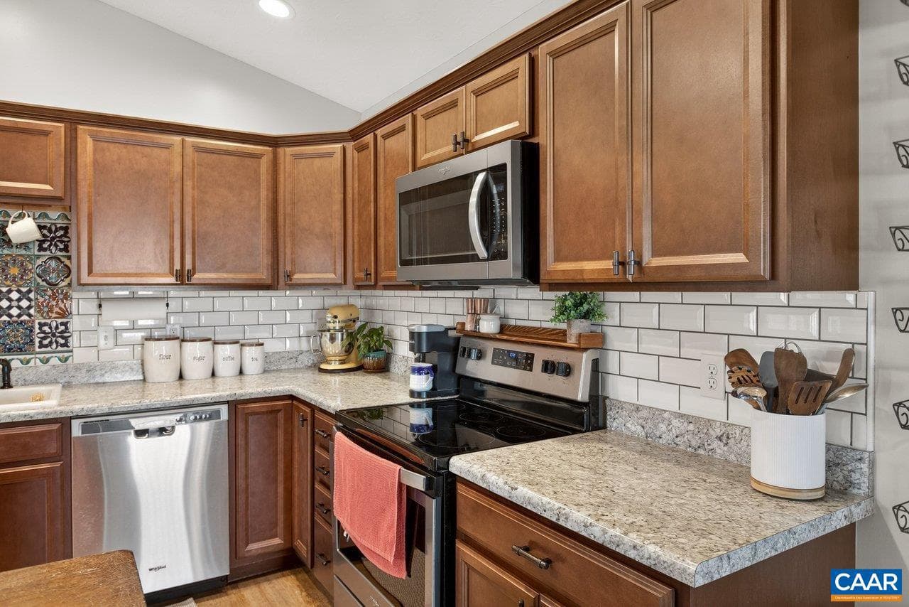 445 Kirby Ave photo 42