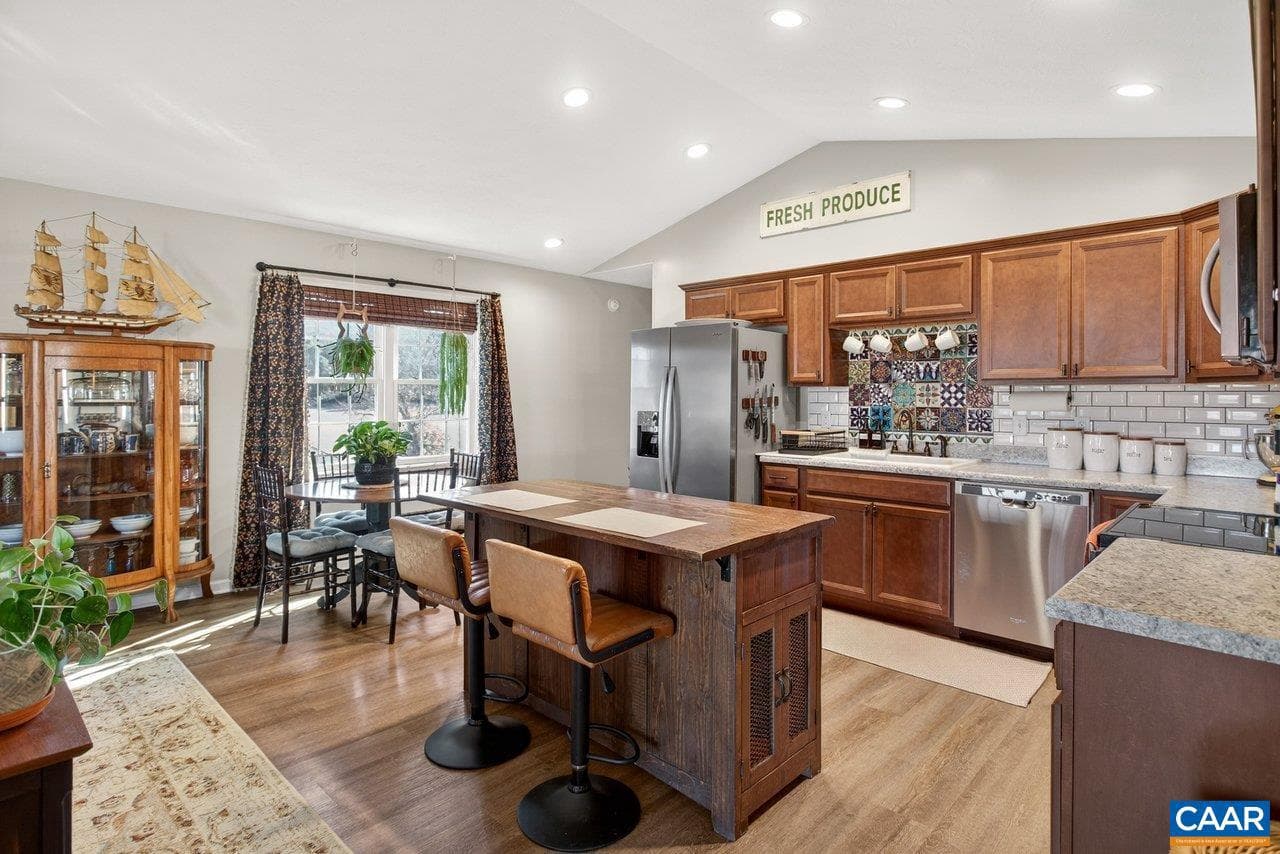 445 Kirby Ave photo 44
