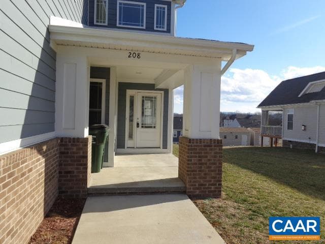 208 Windsor Dr photo 2