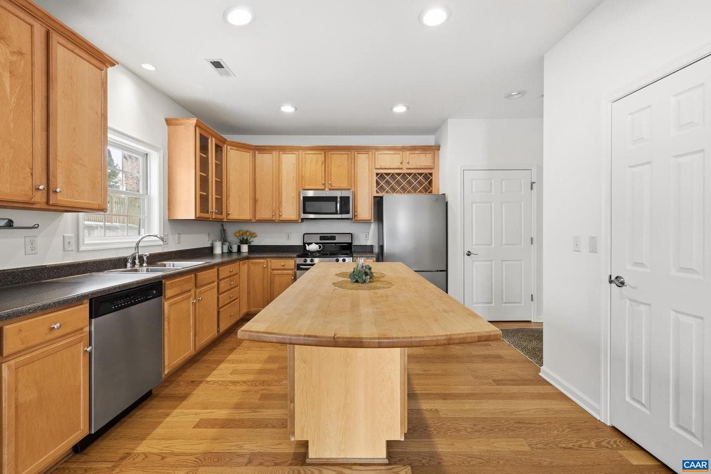 117 Burnet St photo 9