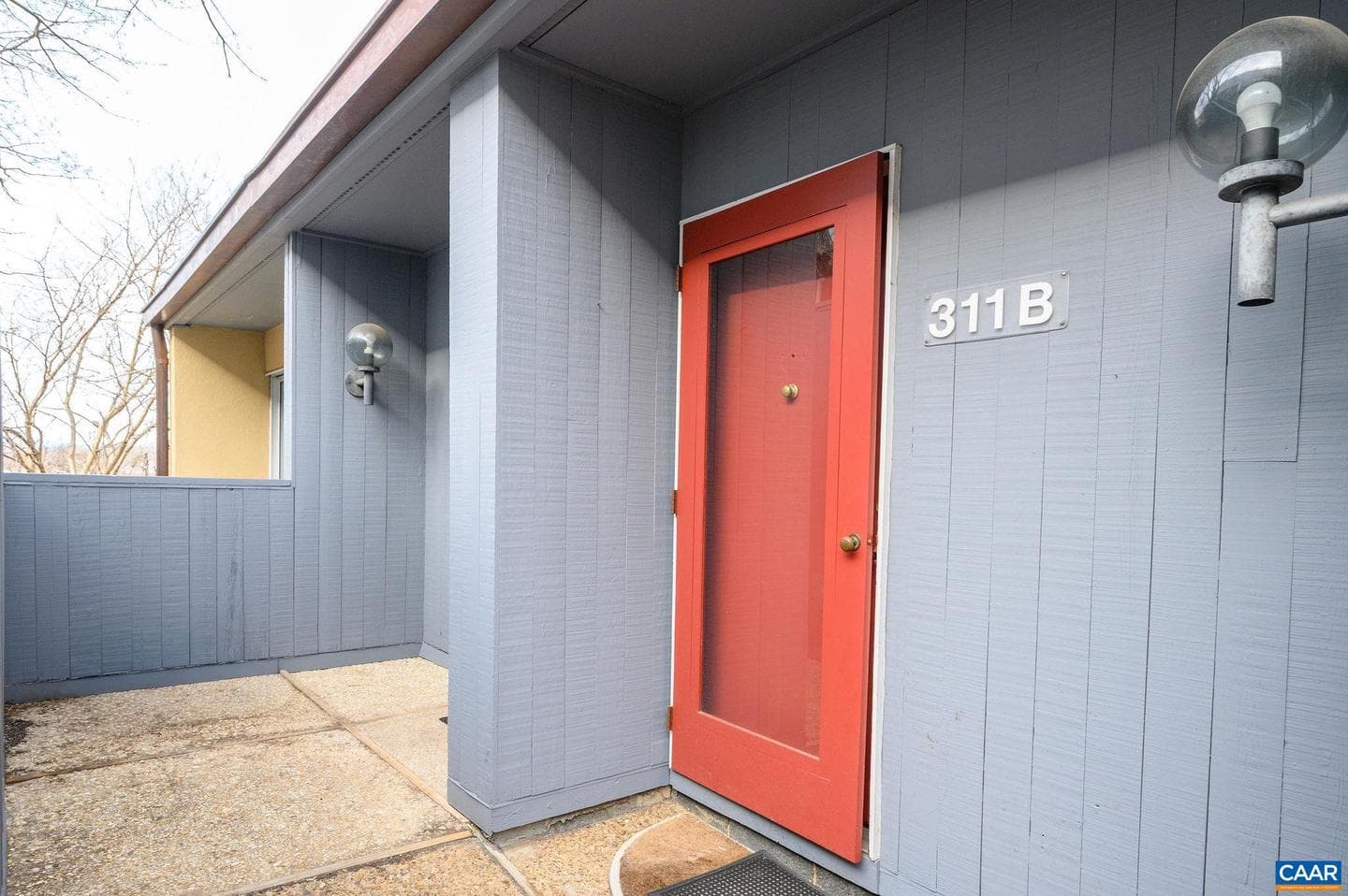 311 NW 2nd St #b photo 3