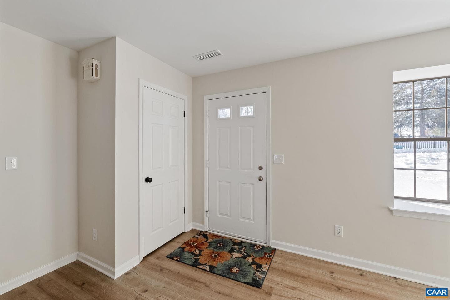 2364 Whitney Ct photo 3