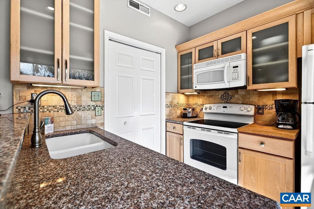474 Three Ridges Condos photo 7