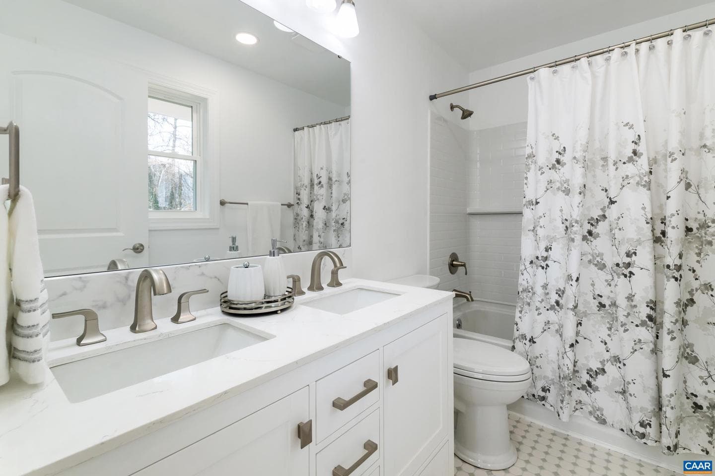 102 North Baker St photo 17