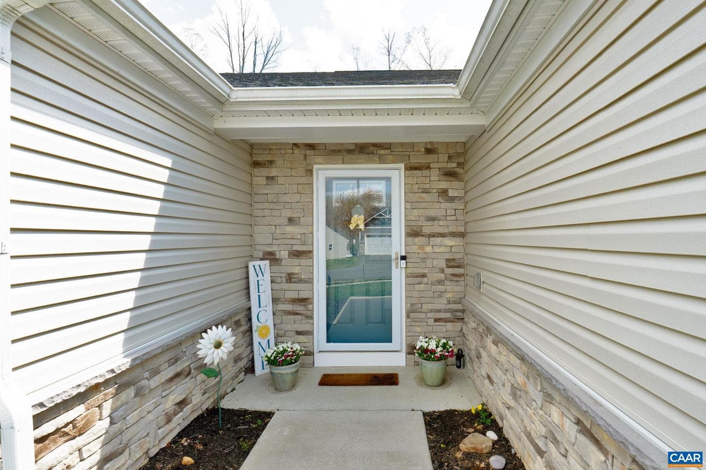 108 Archer Dr photo 3