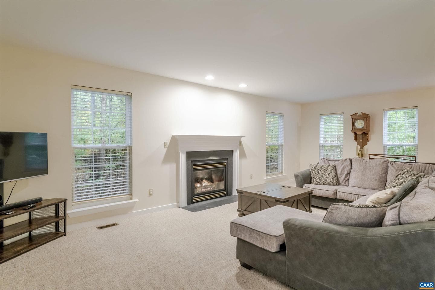 240 Oakmont Dr photo 6