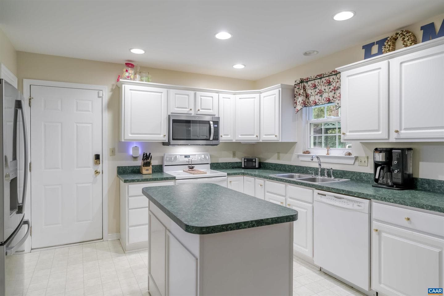 240 Oakmont Dr photo 8