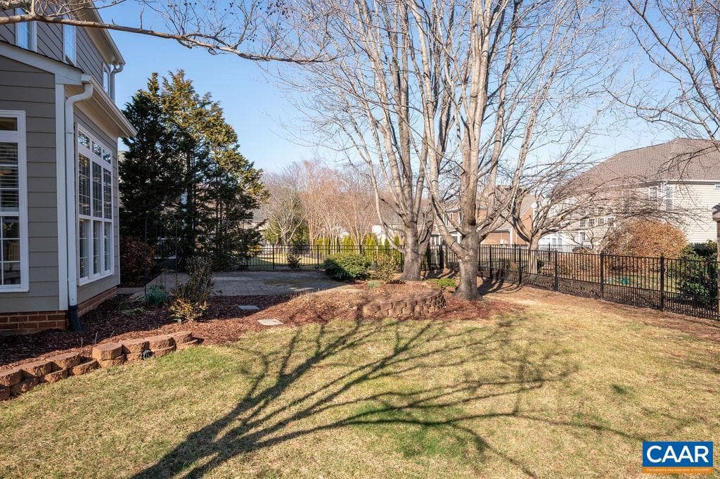 732 Russet Rd photo 21