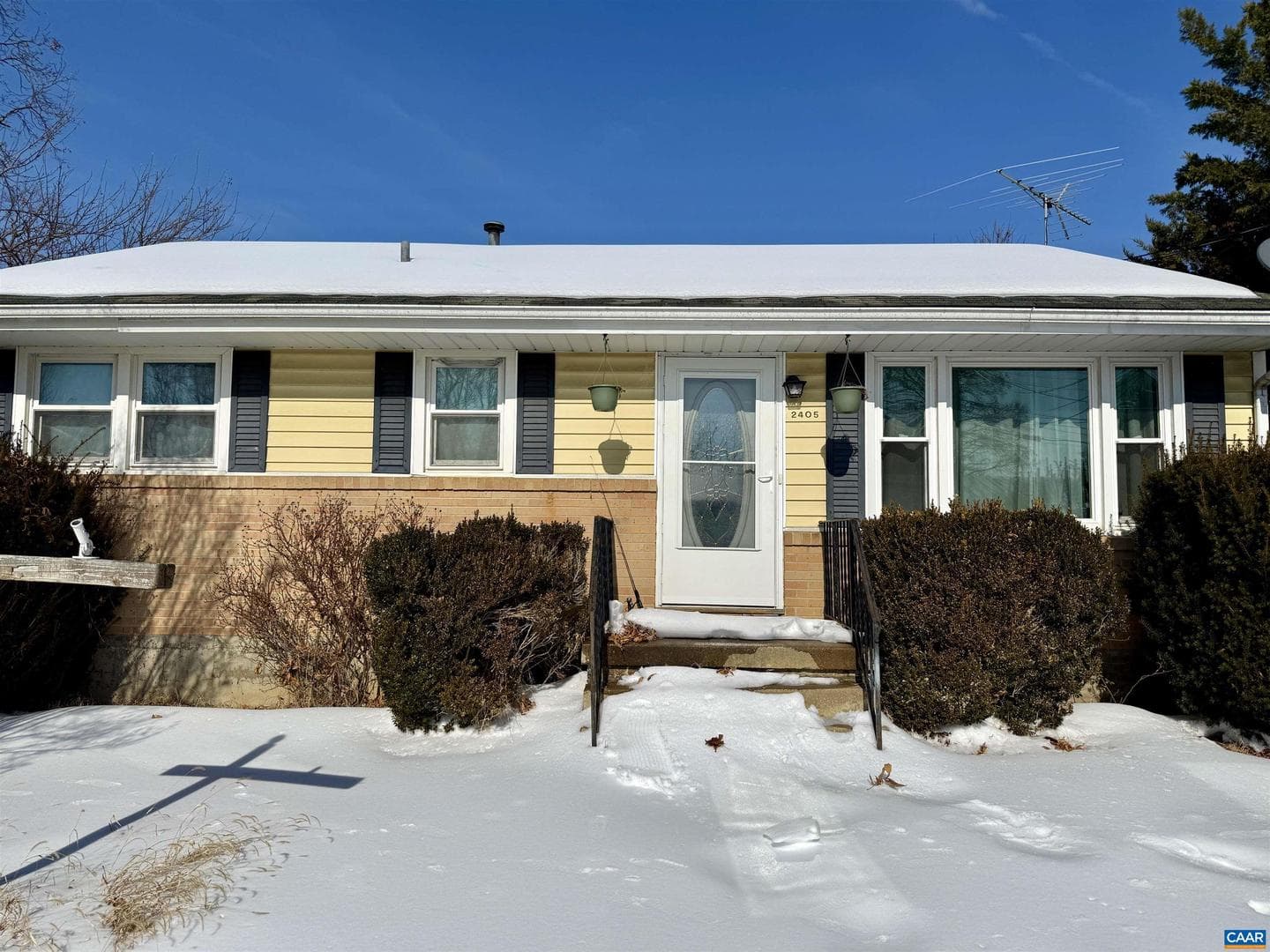 2405 Bare St photo 2