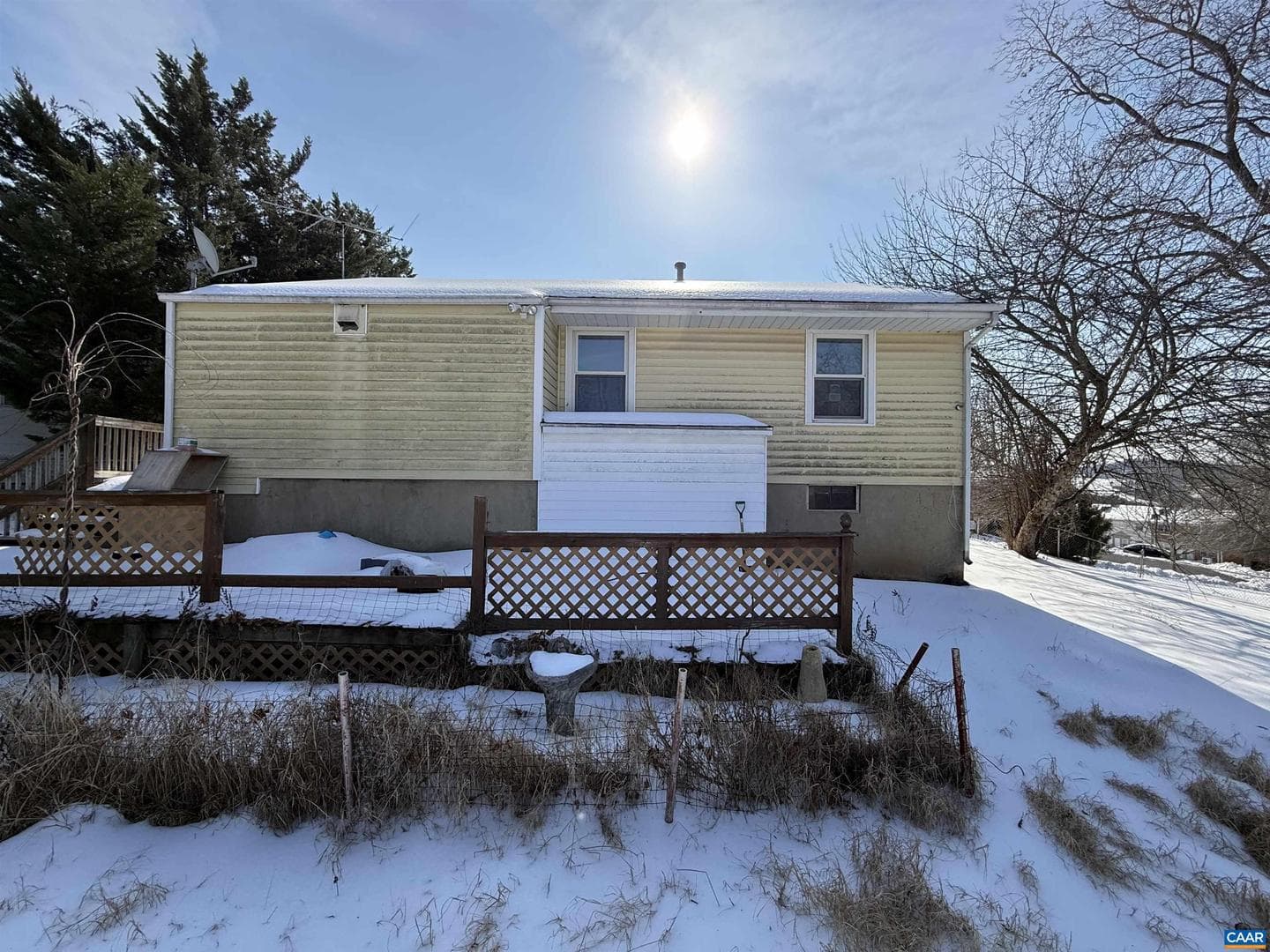 2405 Bare St photo 4