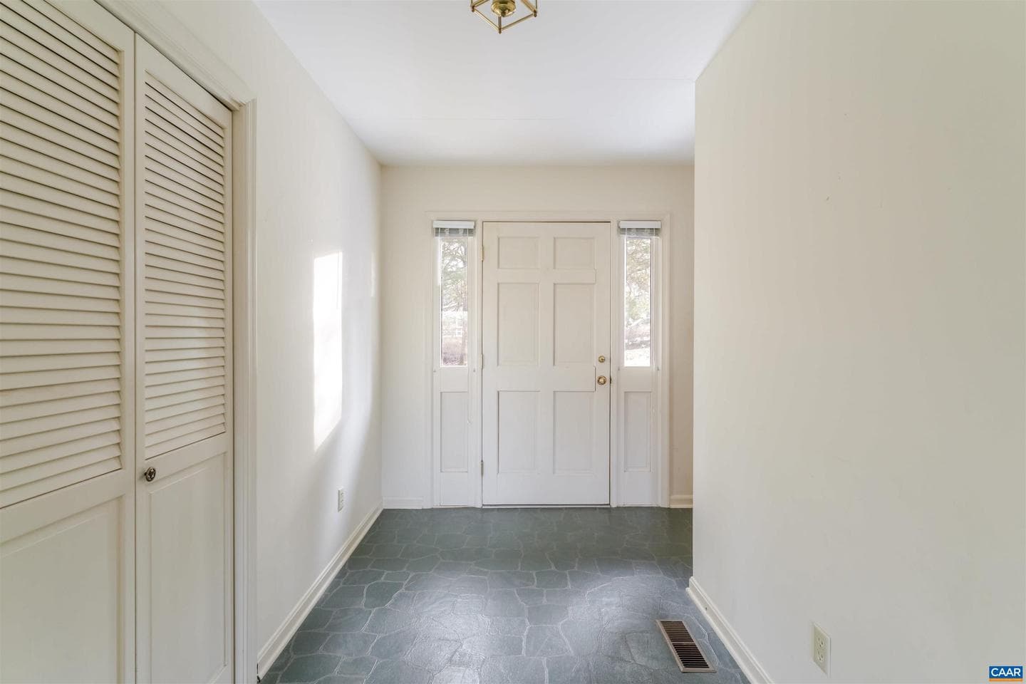 630 Kearsarge Cir photo 4