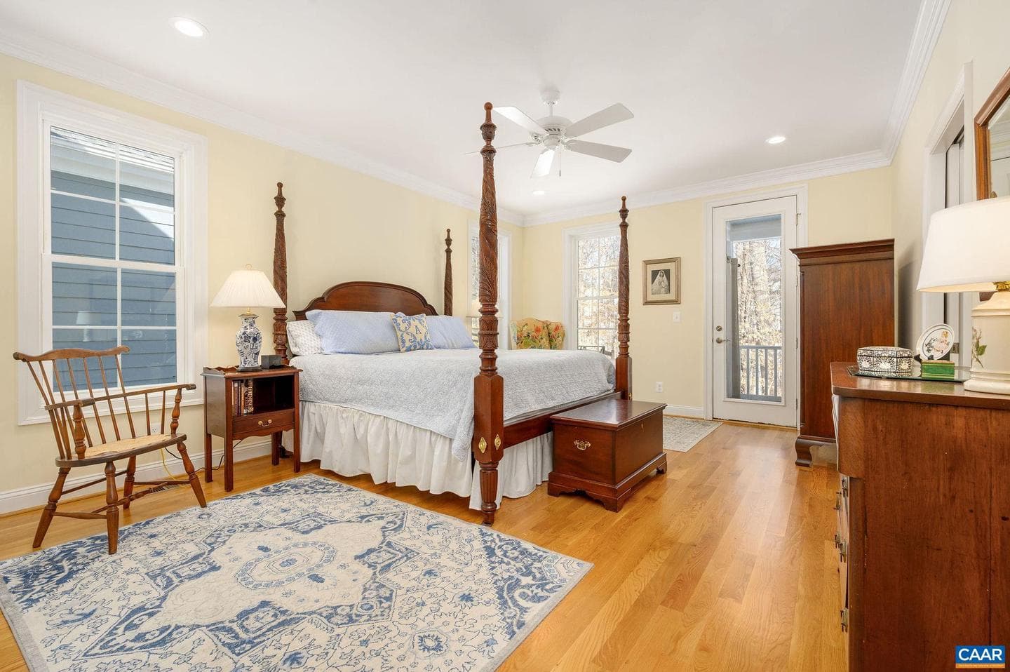 4063 Varick St photo 14