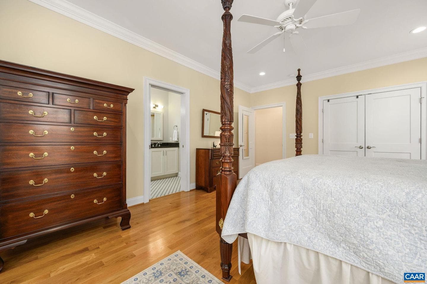 4063 Varick St photo 15