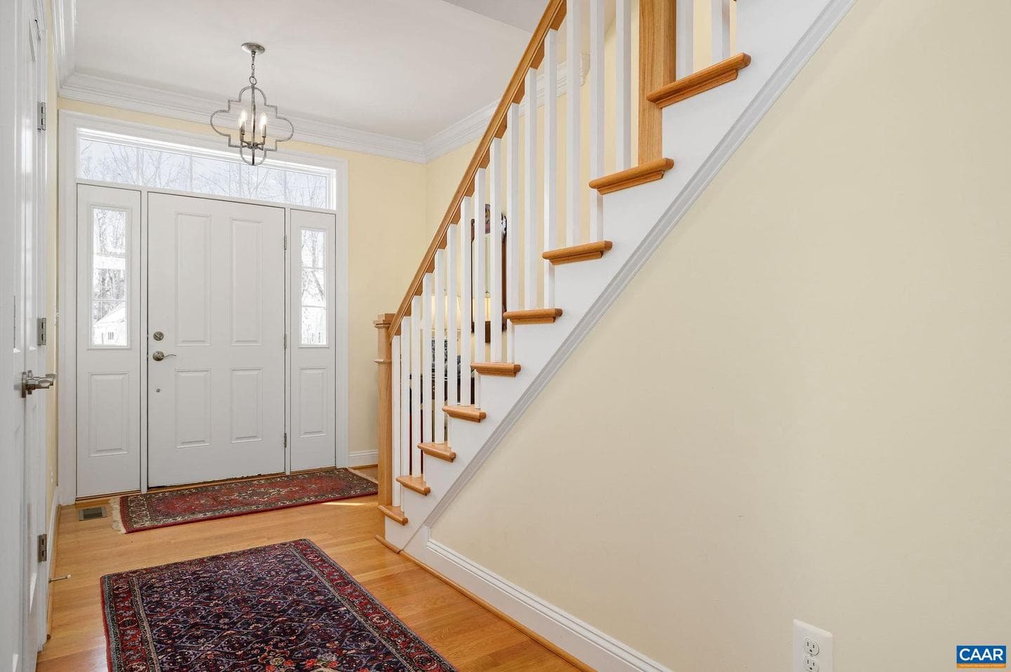 4063 Varick St photo 3
