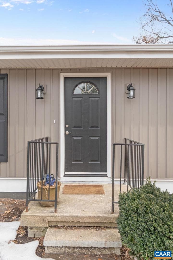 115 Deerwood Dr photo 4