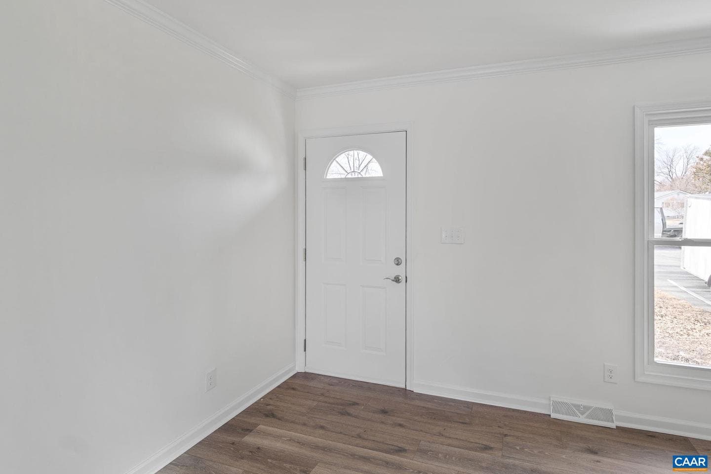 115 Deerwood Dr photo 5