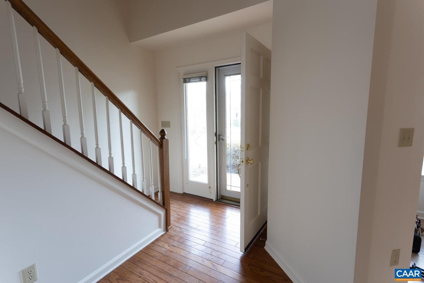 1336 Le Parc Ter photo 2