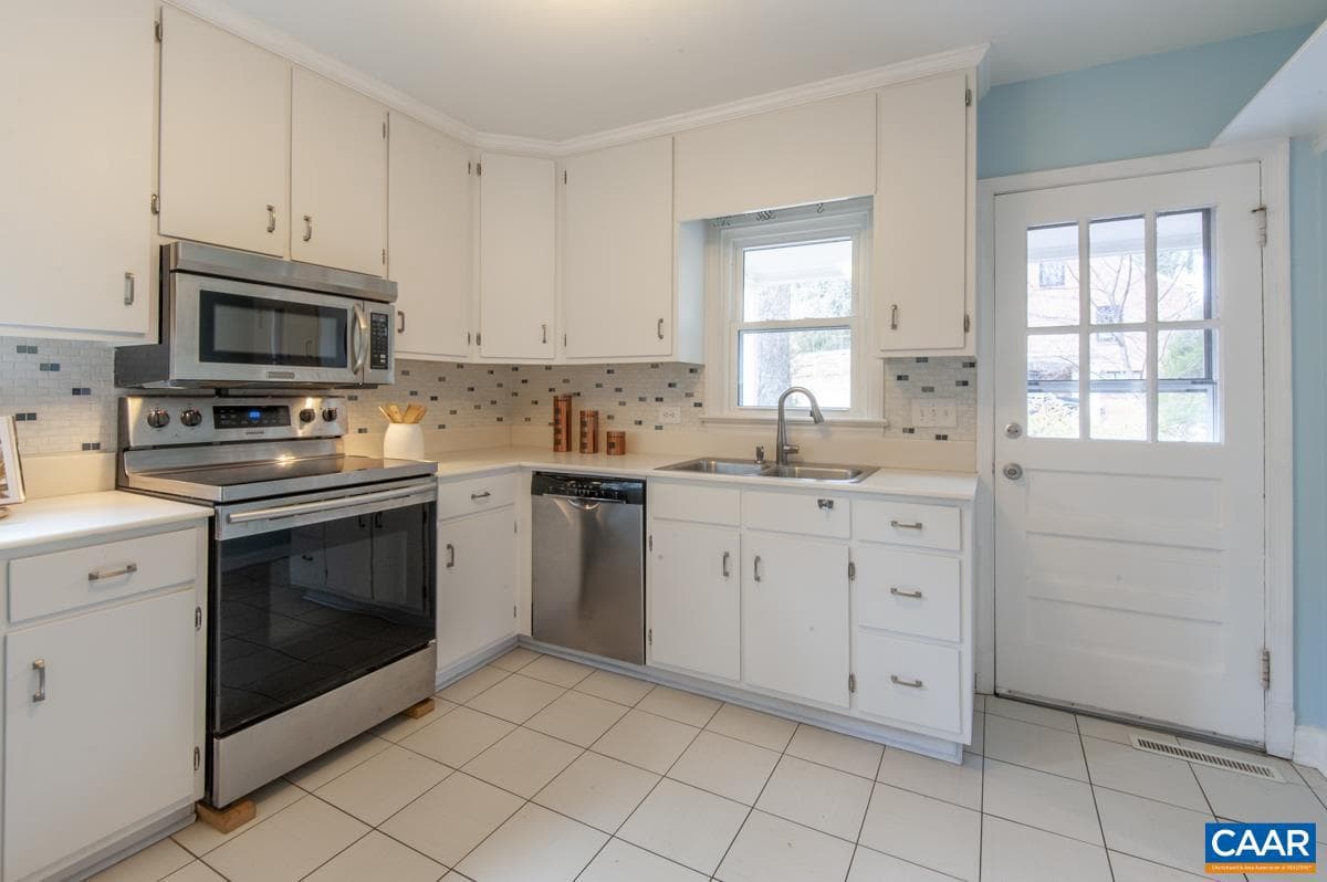 1606 Grove Rd photo 14