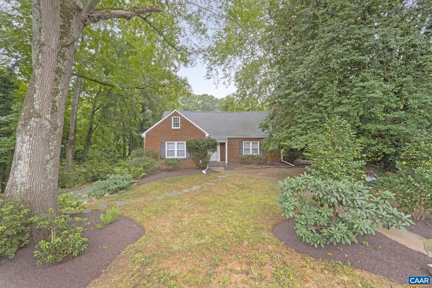 1606 Grove Rd photo 2