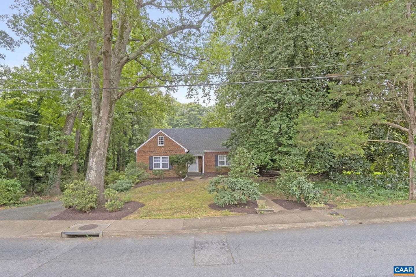1606 Grove Rd photo 3