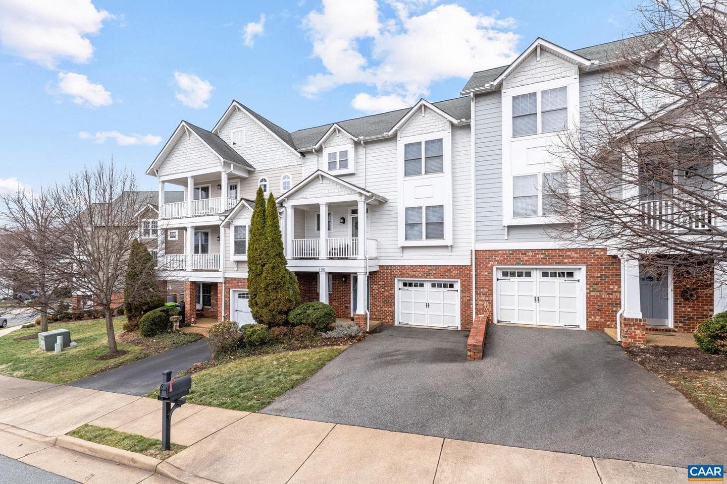 195 Brookwood Dr photo 1