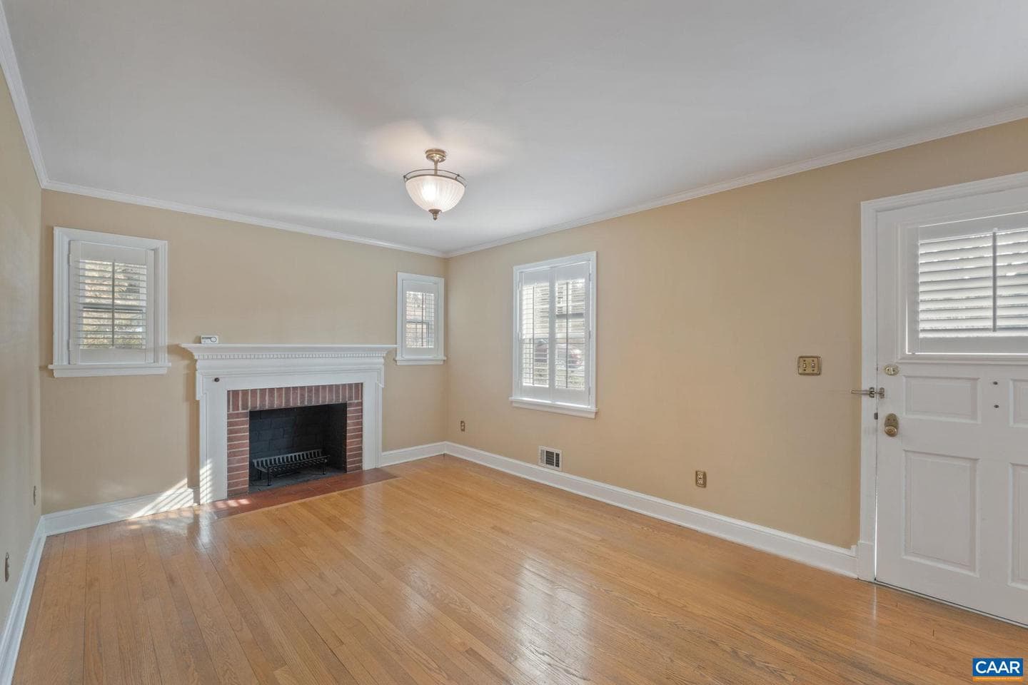 221 Lee Ave photo 6