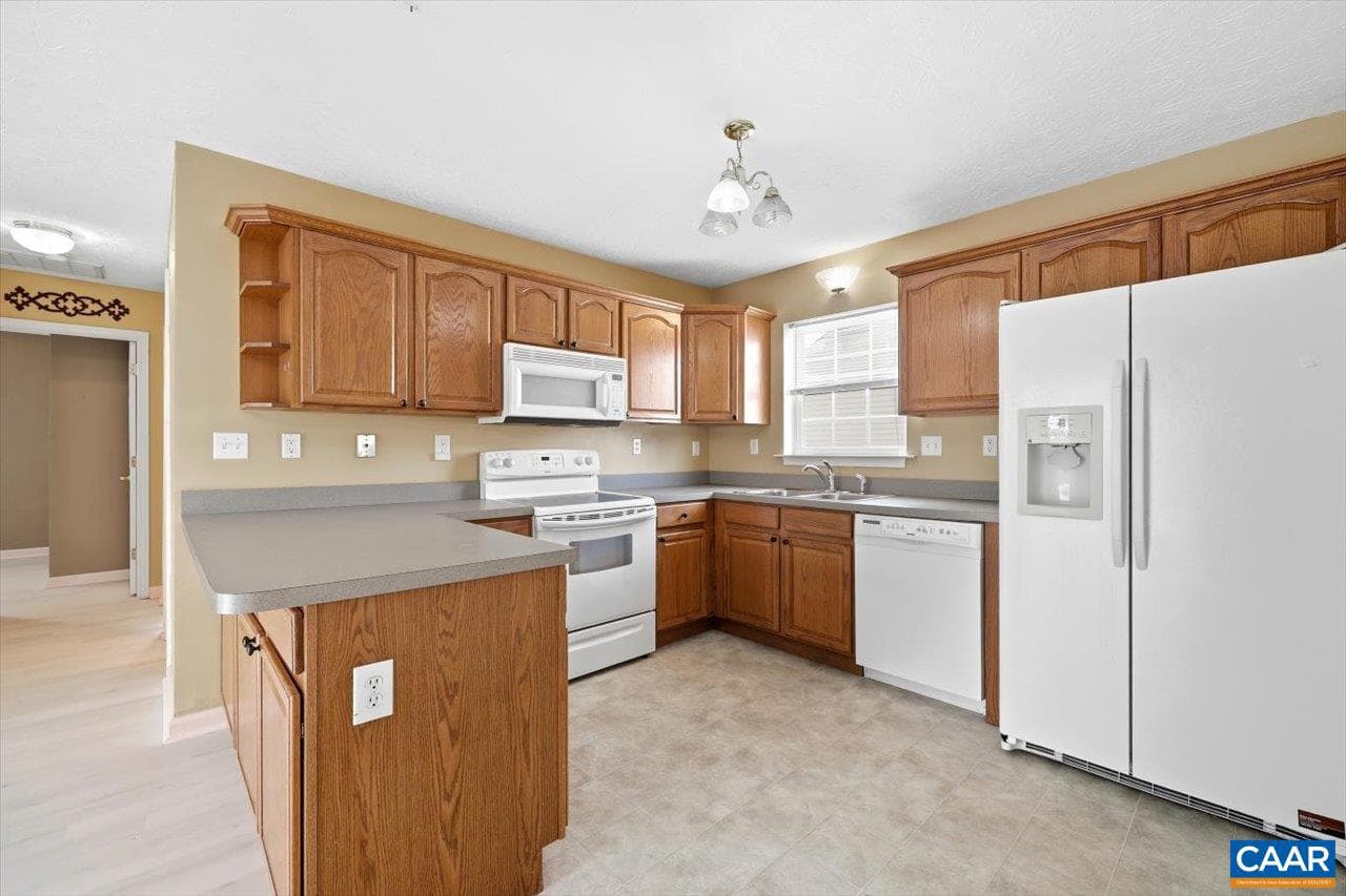 212 Inglecress Rd photo 11